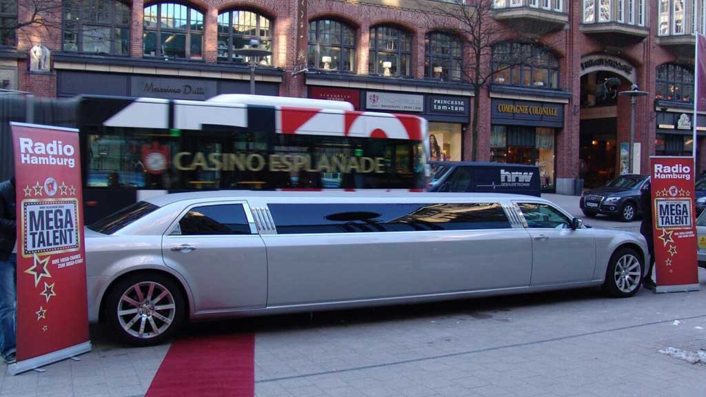 stretch limousine werbung advertisement radio hamburg deinelimo elblimo xxl chauffeur